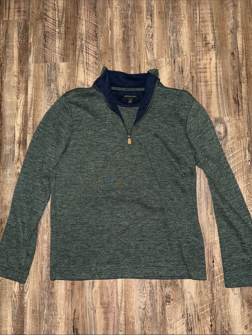 Banana Republic Men's Heathered Green Quarter-Zip Sweater with Navy Collar